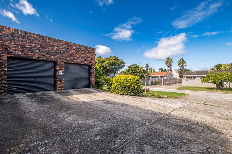 5 Bedroom Property for Sale in Summerstrand Eastern Cape